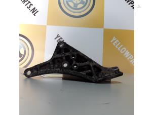 Engine mount from a Suzuki Swift (SF310/413) 1.0i 1997