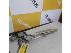 Używane Mechanizm szyby lewej przedniej wersja 4-drzwiowa Suzuki Alto (GF) 1.0 12V Cena € 35,00 Procedura marży oferowane przez Yellow Parts