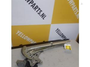 Używane Mechanizm szyby lewej przedniej wersja 4-drzwiowa Suzuki Alto (GF) 1.0 12V Cena € 35,00 Procedura marży oferowane przez Yellow Parts