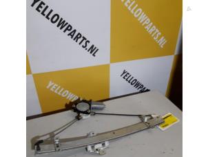 Usagé Lève vitre électrique avant droit Suzuki Liana (ERC/ERD/RH4) 1.6 MPi 16V Prix € 35,00 Règlement à la marge proposé par Yellow Parts