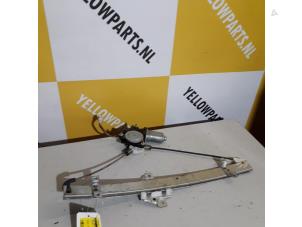 Usagé Lève vitre électrique avant droit Suzuki Liana (ERC/ERD/RH4) 1.6 MPi 16V Prix € 35,00 Règlement à la marge proposé par Yellow Parts