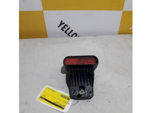 Używane Dodatkowe swiatlo stopu srodek Suzuki Alto (RF410) 1.1 16V Cena € 15,00 Procedura marży oferowane przez Yellow Parts