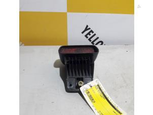 Używane Dodatkowe swiatlo stopu srodek Suzuki Alto (RF410) 1.1 16V Cena € 15,00 Procedura marży oferowane przez Yellow Parts