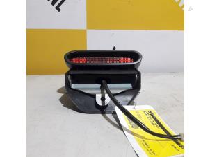 Używane Dodatkowe swiatlo stopu srodek Suzuki Alto (SH410) 1.0 GA,GL MPi Cena € 15,00 Procedura marży oferowane przez Yellow Parts