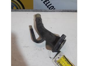 Usados Tubo de llenado del depósito de combustible Suzuki Jimny Hardtop 1.3i 16V 4x4 Precio € 30,00 Norma de margen ofrecido por Yellow Parts