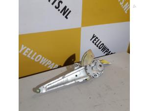 Usagé Lève vitre électrique arrière gauche Suzuki Ignis (FH) 1.3 16V Prix € 25,00 Règlement à la marge proposé par Yellow Parts