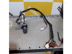 Usagé Kit serrure cylindre (complet) Suzuki Baleno (GA/GB) 1.6 16V Prix € 35,00 Règlement à la marge proposé par Yellow Parts