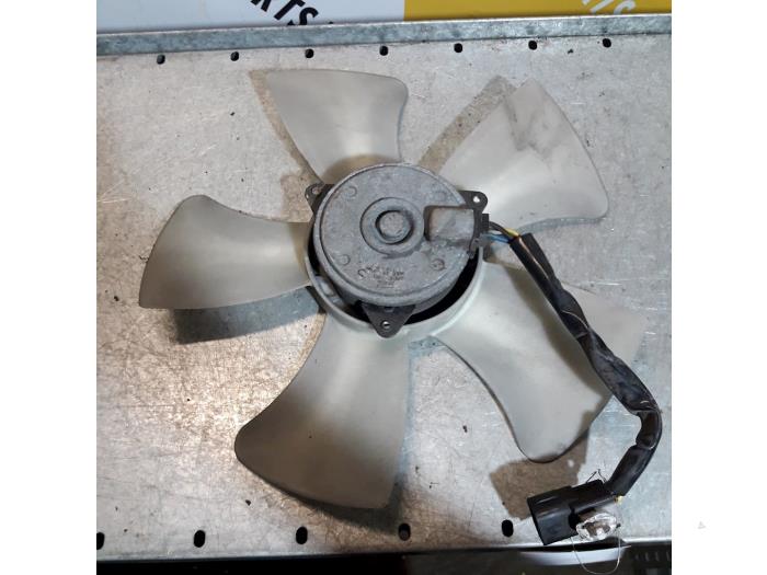 Radiator fan from a Suzuki Swift (ZA/ZC/ZD1/2/3/9) 1.3 VVT 16V 2006