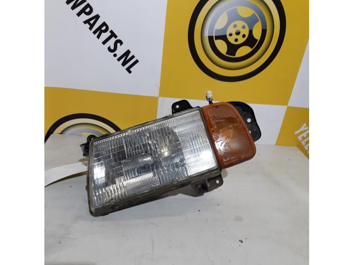Używane Reflektor lewy Suzuki Vitara (ET/FT/TA) 1.6i Cena € 49,99 Procedura marży oferowane przez Yellow Parts