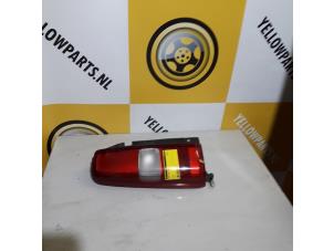 Używane Tylne swiatlo pozycyjne lewe Suzuki Jimny Hardtop 1.3i 16V 4x4 Cabrio Cena € 30,00 Procedura marży oferowane przez Yellow Parts