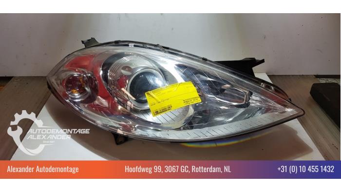 Używane Reflektor prawy Mercedes A (W169) 2.0 A-180 CDI 16V 3-Drs. Cena € 180,00 Procedura marży oferowane przez Alexander Autodemontage