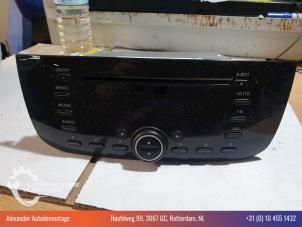 Used CD player Fiat Punto Evo (199) 1.3 JTD Multijet 85 16V Euro 5 Price on request offered by Alexander Autodemontage