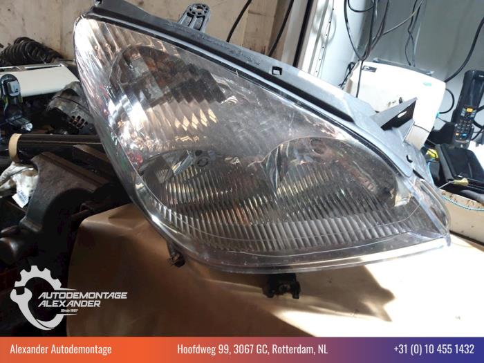Używane Reflektor prawy Citroen C5 I Break (DE) 1.8 16V Cena € 130,00 Procedura marży oferowane przez Alexander Autodemontage