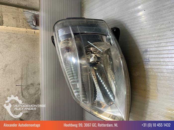 Używane Reflektor lewy Citroen Berlingo 1.9 D Cena € 35,00 Procedura marży oferowane przez Alexander Autodemontage