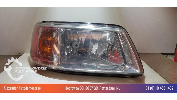 Używane Reflektor prawy Volkswagen Transporter/Caravelle T5 2.5 TDi 4Motion Cena € 45,00 Procedura marży oferowane przez Alexander Autodemontage