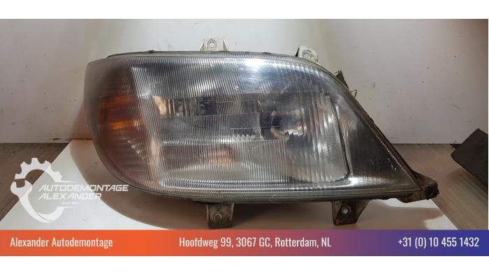 Reflektor prawy z Mercedes-Benz Sprinter 4t (904) 413 CDI 16V 2001