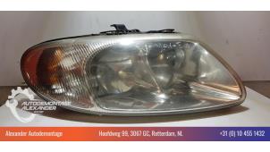Used Headlight, right Chrysler Voyager/Grand Voyager 2.4i 16V Price € 50,00 Margin scheme offered by Alexander Autodemontage