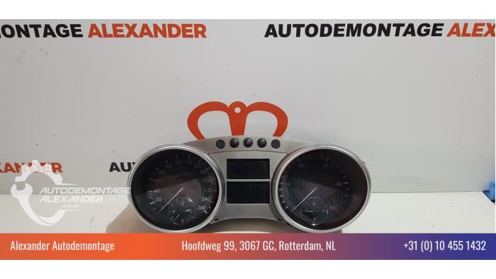 Begagnade Instrumentpanel Mercedes ML II (164/4JG) 3.0 ML-320 CDI 4-Matic V6 24V Pris € 150,00 Marginaltabell erbjuds av Alexander Autodemontage