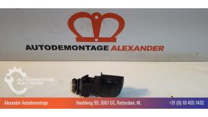 Used Steering wheel mounted radio control Renault Master IV (MA/MB/MC/MD/MH/MF/MG/MH) 2.3 dCi 16V Price € 15,00 Margin scheme offered by Alexander Autodemontage