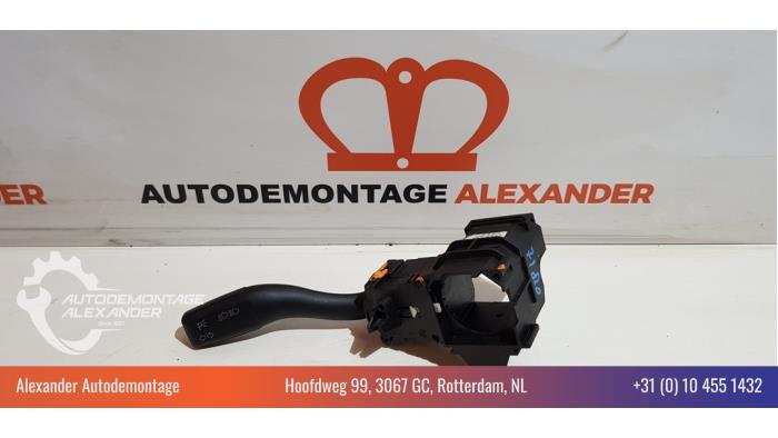Używane Przelacznik kierunkowskazu Audi A6 (C6) 2.4 V6 24V Cena € 25,00 Procedura marży oferowane przez Alexander Autodemontage