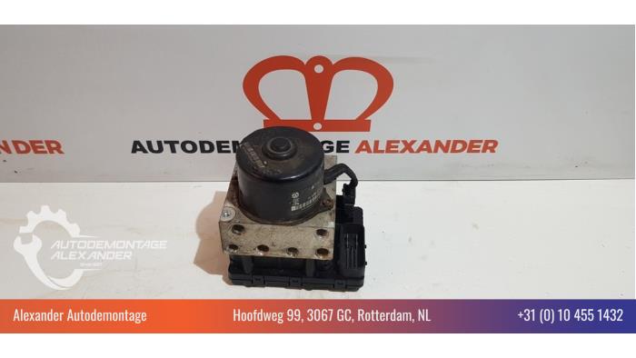 Begagnade ABS-pump Volkswagen Golf IV (1J1) 1.6 Pris € 25,00 Marginaltabell erbjuds av Alexander Autodemontage