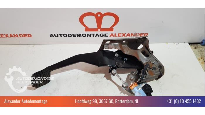Begagnade Bromspedal Mitsubishi Outlander (GF/GG) 2.0 16V PHEV 4x4 Pris € 75,00 Marginaltabell erbjuds av Alexander Autodemontage