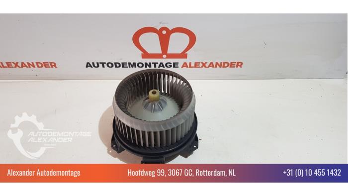 Heating and ventilation fan motor from a Dodge Caliber 2.0 CRD 16V 2006