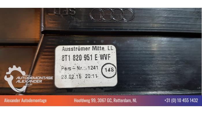 Rejilla de aire de salpicadero de un Audi A5 (8T3) 1.8 TFSI 16V 2015
