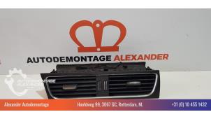 Usagé Grille aération tableau de bord Audi A5 (8T3) 1.8 TFSI 16V Prix € 45,00 Règlement à la marge proposé par Alexander Autodemontage