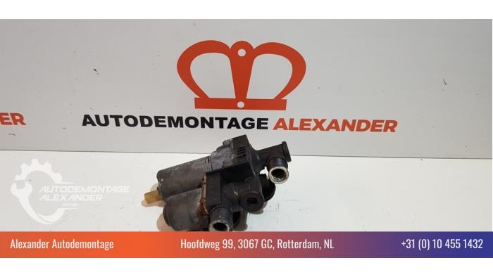 Electric heater valve from a BMW 3 serie (E46/4) 316i 16V 2003