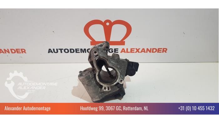 EGR valve from a Renault Master IV (MA/MB/MC/MD/MH/MF/MG/MH) 2.3 dCi 150 16V 2014