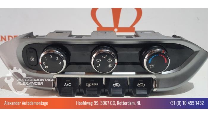Heater control panel from a Kia Rio III (UB) 1.1 CRDi VGT 12V 2012