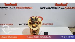 Używane Elektryczna pompa paliwa BMW 3 serie (E46/4) 330d 24V Cena € 45,00 Procedura marży oferowane przez Alexander Autodemontage