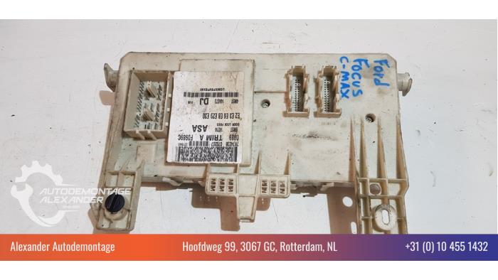 Fuse box from a Ford Focus C-Max 1.8 TDCi 16V 2006