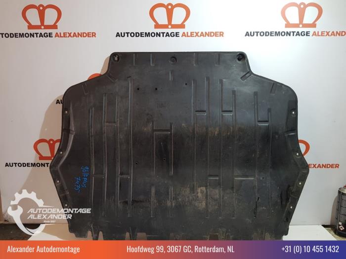Engine protection panel from a Volkswagen Golf Plus (5M1/1KP) 1.6 TDI 16V 90 2009