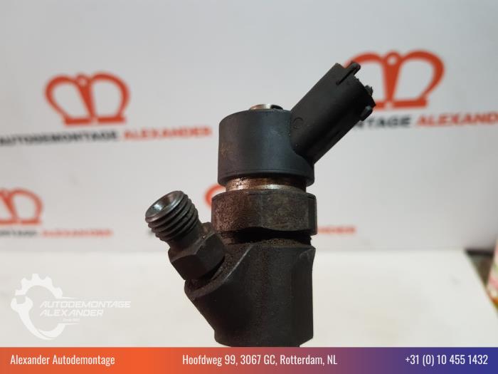 Injector (diesel) from a Volvo V40 (VW) 1.9 D 2001
