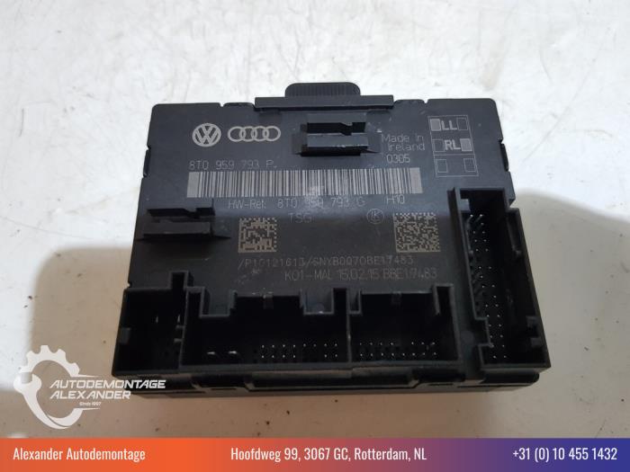 Central door locking module from a Audi A5 (8T3) 1.8 TFSI 16V 2015
