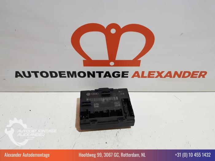 Central door locking module from a Audi A5 (8T3) 1.8 TFSI 16V 2015