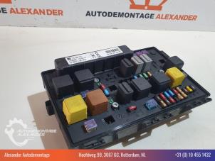 Usados Caja de fusibles Opel Astra H (L48) 1.3 CDTI 16V Ecotec Precio € 50,00 Norma de margen ofrecido por Alexander Autodemontage