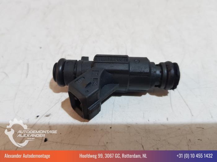 Injector (petrol injection) from a Fiat Grande Punto (199) 1.4 16V 2006