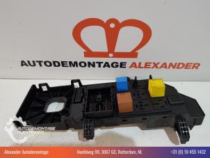 Used Fuse box Opel Signum (F48) 2.2 DGI 16V Price € 40,00 Margin scheme offered by Alexander Autodemontage