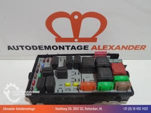 Usagé Boîte à fusibles Opel Corsa D 1.2 16V Prix € 25,00 Règlement à la marge proposé par Alexander Autodemontage