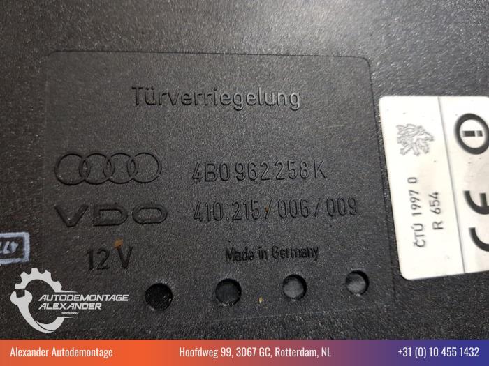 Central door locking module from a Audi A6 (C5) 2.8 V6 30V 1997