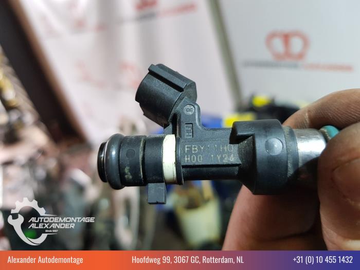 Injektor (Benzineinspritzung) van een Nissan Micra (K13) 1.2 12V 2012