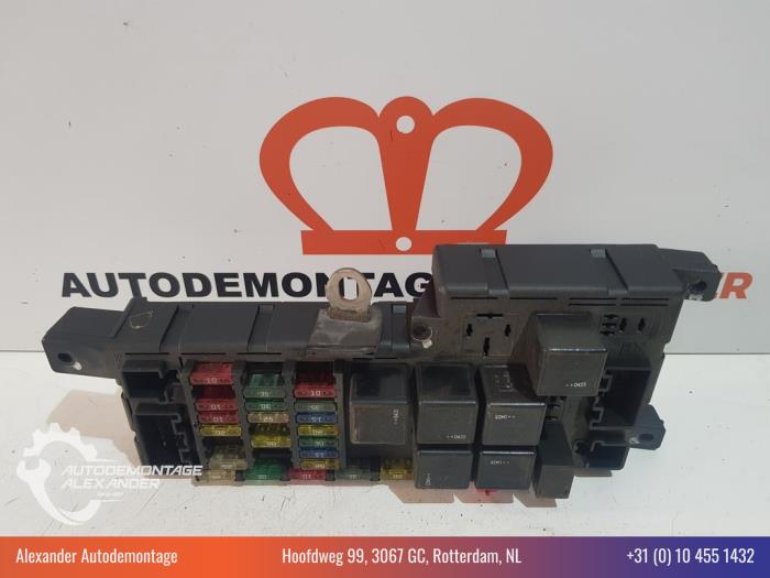 Fuse box Volvo XC70 XC70 2.4 D 20V 30728008DIEP2X VOLVO