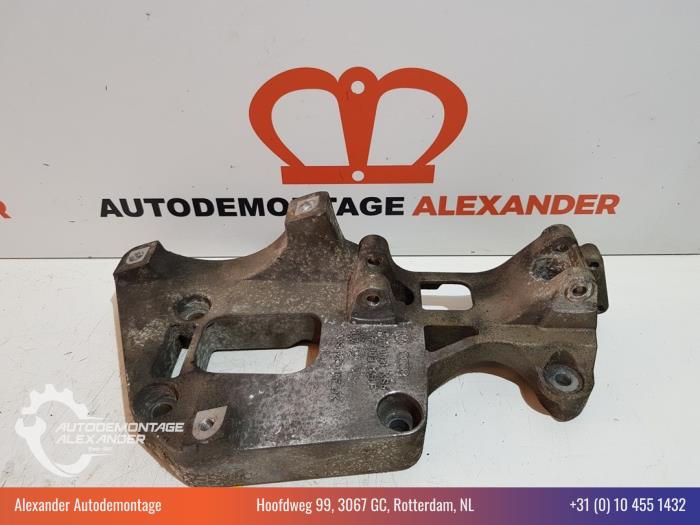 Usagé Support dynamo haut Volkswagen Golf VI Variant (AJ5/1KA) 1.6 TDI 16V 105 Prix € 45,00 Règlement à la marge proposé par Alexander Autodemontage