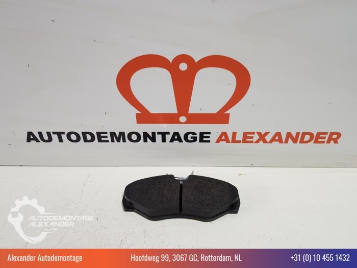 thumbnail image 2 of Mintex Front Brake Discs And Pads Kit For Vauxhall Vivaro 1.6 CDTi 2014-2019 2 of 4