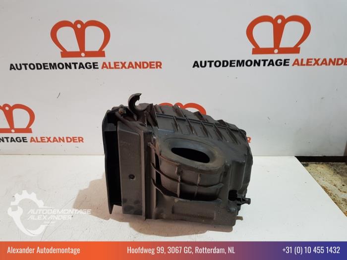 Air box from a Renault Megane III Grandtour (KZ) 1.5 dCi 110 2012