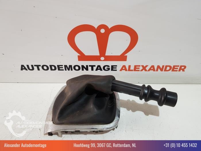 Enveloppe levier de vitesse d'un Renault Megane III Grandtour (KZ) 1.5 dCi 110 2012