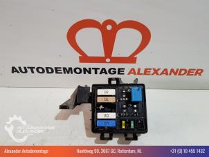 Usados Caja de fusibles Renault Megane III Grandtour (KZ) 1.5 dCi 110 Precio € 30,00 Norma de margen ofrecido por Alexander Autodemontage